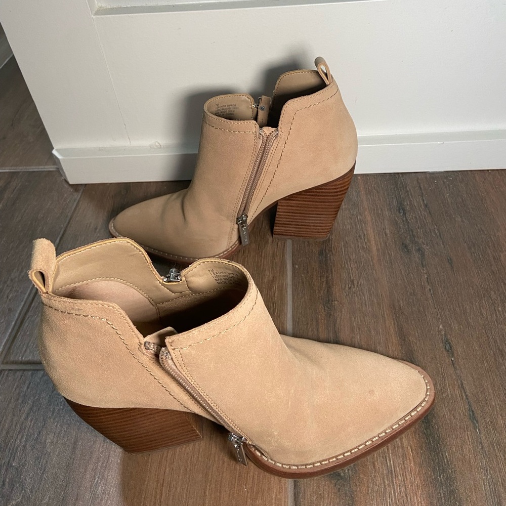Gianni Bini ankle booties